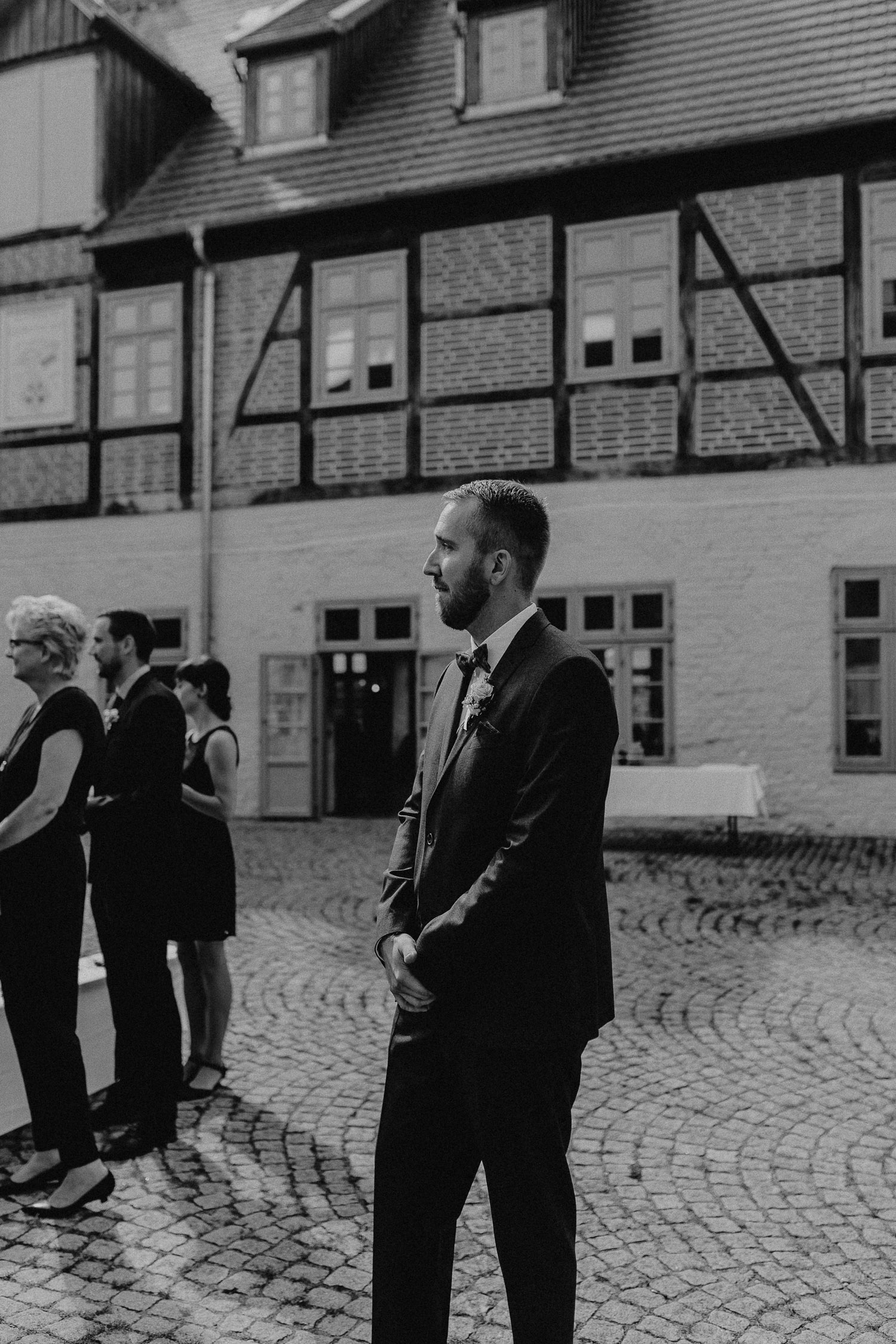 Aufgenommen von Hochzeitsfotograf Kupfergold Photographie aus Rostock. Zu sehen ist eine DIY-Hochzeit auf Burg Neustadt-Glewe.