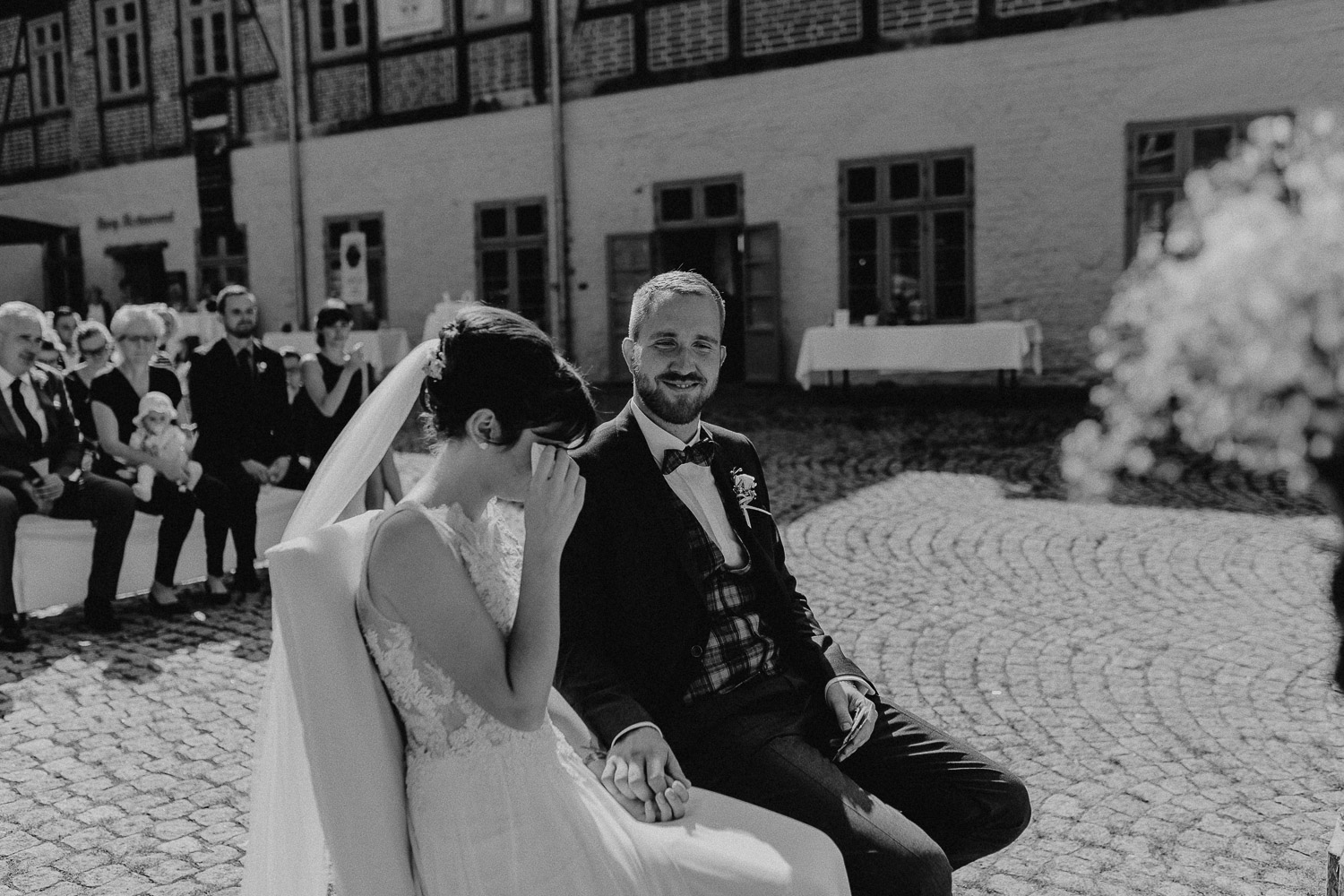 Aufgenommen von Hochzeitsfotograf Kupfergold Photographie aus Rostock. Zu sehen ist eine DIY-Hochzeit auf Burg Neustadt-Glewe.